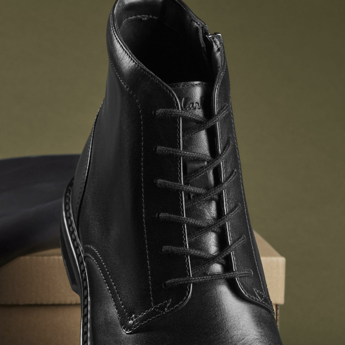 Men Aldwin Cap Black Leather