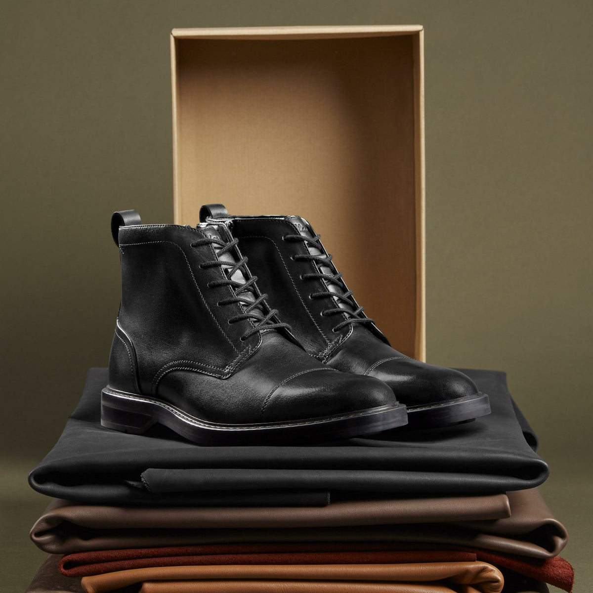 Men Aldwin Cap Black Leather